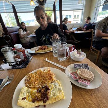 Courthouse Cafe - Adding spice before tasting is an insult to the chef. - Breakfast & Brunch Near Me - Susanville, California