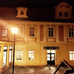Lanová dráha na Petřín - Lanovka jezdí do pozdních nočních hodin...