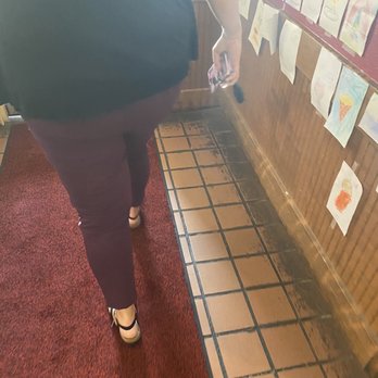 Pizza Shoppe - Disgusting floors all over the restaurant - Pizza Near Me - Olathe, Kansas