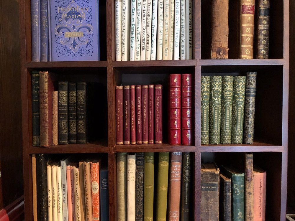 Crooked House Books & Paper Logo