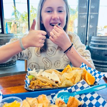 SoCal Vibes - Chicken tacos & Pretzel Bites #Amazing - Breweries Near Me - Carson, California