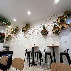Red’s Leaf Cafe - Interior seating. So nice and warm.
