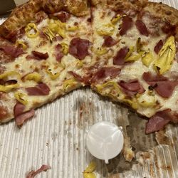 Benito's Pizza - Sub par pizza.  So sad.