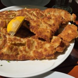 Ginormous pfeffer Rahm schnitzel