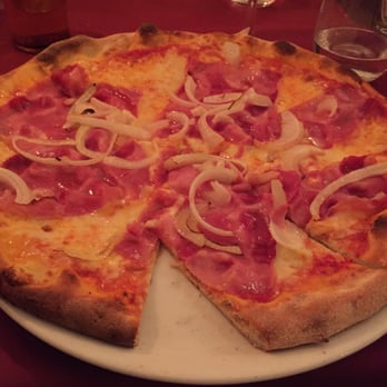 Ristorante da Gina - Pizza with ham and onions - Swiss Food Near Me - Ascona, TI