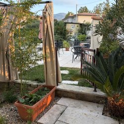 El Pendola - One of the patio areas