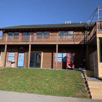 Deep Creek Funzone - the front of the lodge - Pizza Near Me - McHenry, Maryland