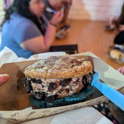 The Baked Bear Webster - Toasted s'mores ice cream w/ added oreos