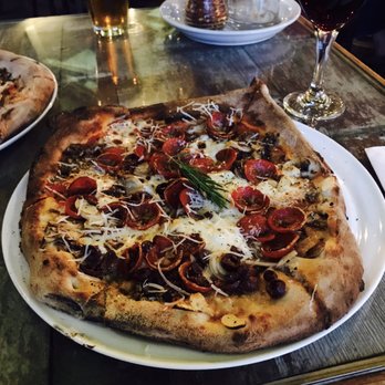 Cafe Reyes - My personal favorite pizza: the Farallon, with pepperoni, mushrooms and roasted garlic. - Pizza Near Me - Point Reyes Station, California