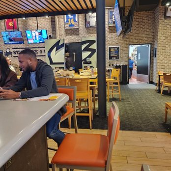 Buffalo Wild Wings - Dirty dishes, throughout people sat with unsanitary tables - American Near Me - Oceanside, California