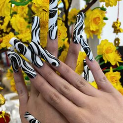 Az Nails And Spa