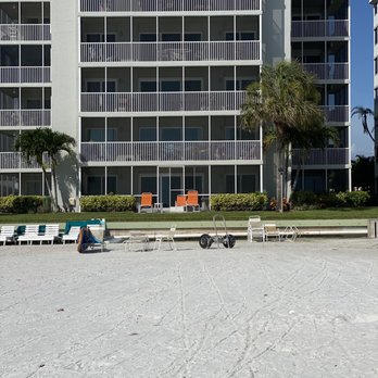 Crescent Arms Condominium Association - View facing condo.  Those orange chairs are unit I reserve yearly.   Best vacation ever. Peace and relation! - Vacation Rentals Near Me - Sarasota, Florida