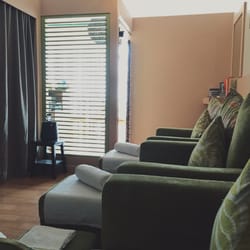 La Vie Nail Spa - The lounge with some comfy chairs