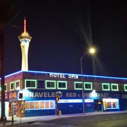 Travelers Bed & Breakfast - What we look like at night all lite up!!