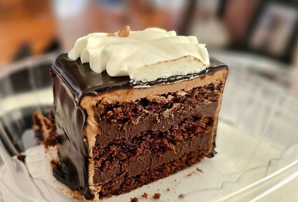 Ulia’s Delicatessen - Photo 3