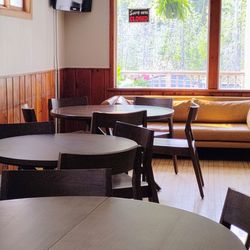 Cliff View Bar & Cabins - Dining room