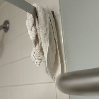 River Edge Inn - Used washcloth left on the shower curtain rod - Hotels Near Me - Colonial Beach, Virginia River Edge Inn - Used washcloth left on the shower curtain rod - Hotels Near Me - Colonial Beach, Virginia