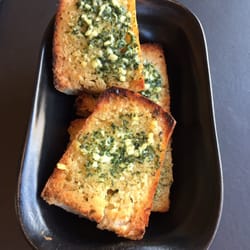 Le Saint Antoine Pizzeria - Garlic bread