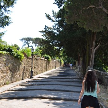 Piazzale Michelangelo - The walk up! - Public Plazas Near Me - Florence, FI