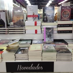 Feria Chilena del Libro - Mesón de novedades.