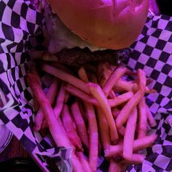 Buffalo Phil's Pizza & Grille - burger