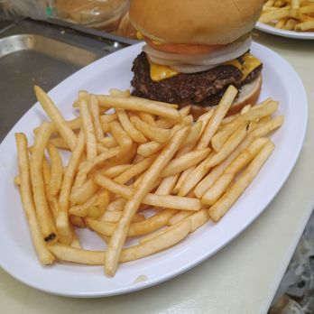 Cadillac Bills - Coupe w/cheese  and fries, all the way. - Diners Near Me - Elsberry, Missouri