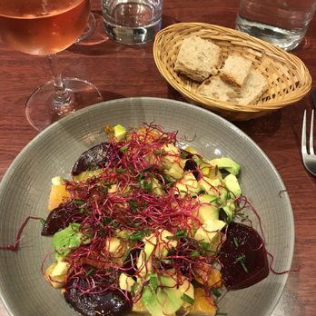 Le Petit Curieux - Salad with haddock, beets, avocado, and dressed with a citrusy vinaigrette - French Near Me - Paris, 75 Le Petit Curieux - Salad with haddock, beets, avocado, and dressed with a citrusy vinaigrette - French Near Me - Paris, 75