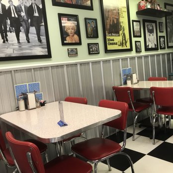 Boom-a-rang Diner - ows a black and white checkered floor - Diners Near Me - Chandler, Oklahoma