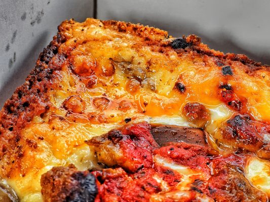 Loui's Pizza by null