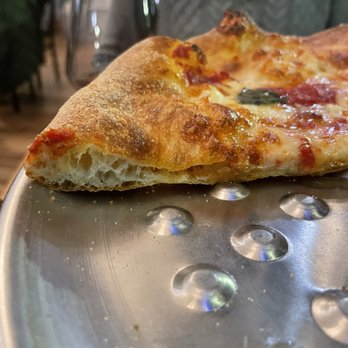 Pizzeria da Laura - NY Pizza crust is fluffy - Pizza Near Me - Berkeley, California