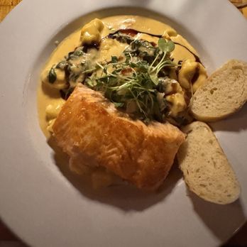 Cliffside Restaurant - four cheese & pear pasta with salmon - American Near Me - St George, Utah Cliffside Restaurant - four cheese & pear pasta with salmon - American Near Me - St George, Utah