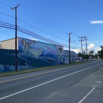 Starr Hill Brewery - Cool mural across the street - Breweries Near Me - Crozet, Virginia Starr Hill Brewery - Cool mural across the street - Breweries Near Me - Crozet, Virginia