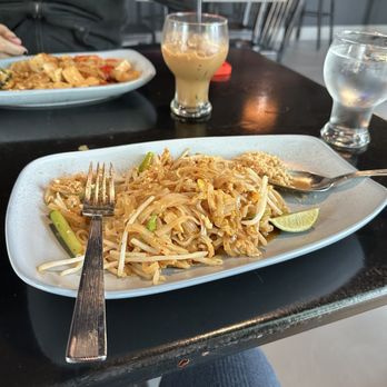 Thai Time - Pad Thai with chicken - Thai Near Me - Sacramento, California Thai Time - Pad Thai with chicken - Thai Near Me - Sacramento, California
