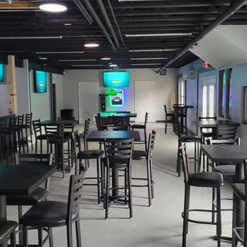 The Mason Jar - Downstairs bar area - American Near Me - Dublin, Virginia