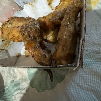 Buffalo Wild Wings - Garlic wings - American Near Me - Salem, Oregon