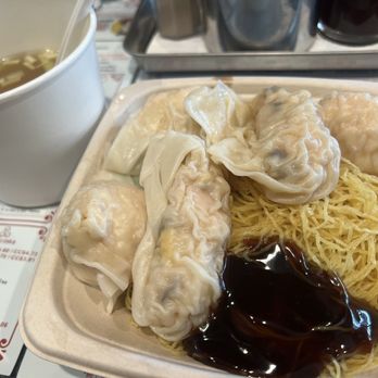 Maxi’s Noodle - 2 Topping (dumplings and wontons) Lo Mein, with clear soup on the side - Cantonese Near Me - Flushing, New York Maxi’s Noodle - 2 Topping (dumplings and wontons) Lo Mein, with clear soup on the side - Cantonese Near Me - Flushing, New York