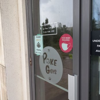 Poke Guys - Maximum number of customers is five. A staff member waved a customer in, making it six and risking the health of everyone. Not impressed. - Poke Near Me - Markham, Ontario