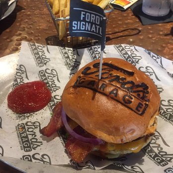 Ford's Garage Wesley Chapel - Signature burger - Burgers Near Me - Lutz, Florida