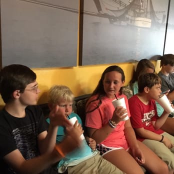Sundae Cafe - Waiting for dinner - Seafood Near Me - Tybee Island, Georgia Sundae Cafe - Waiting for dinner - Seafood Near Me - Tybee Island, Georgia