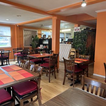 Grandma Thai Cuisine - Dining room - Thai Near Me - Kent, Washington Grandma Thai Cuisine - Dining room - Thai Near Me - Kent, Washington