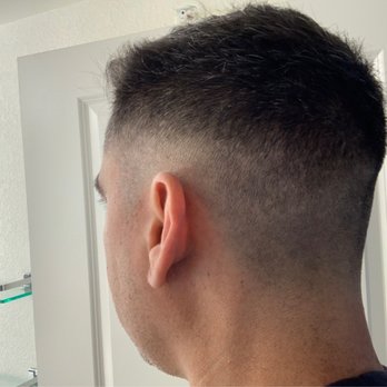 Headquarters - Men's Haircut - Barbers Near Me - Chicopee, Massachusetts