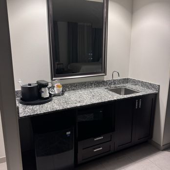 Hampton Inn & Suites Cincinnati-Downtown - Hotels Near Me - Cincinnati, Ohio