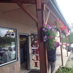 Roni's Chinook Deli & Pizza