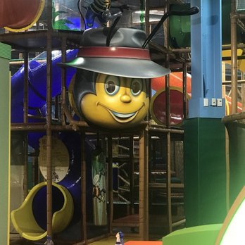 Billy Beez - Slide area - Kids Activities Near Me - Valencia, California