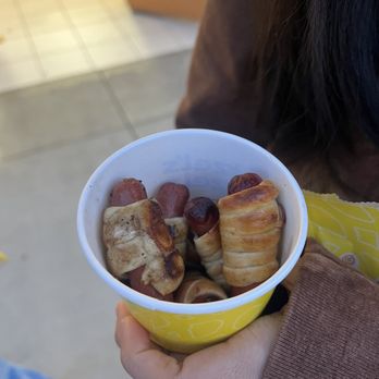 Wetzel's Pretzels - Wetzel dog bites - Pretzels Near Me - Chula Vista, California