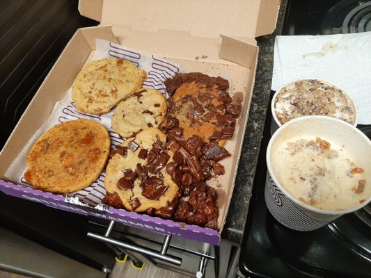 Insomnia Cookies by null