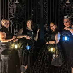Providence Ghost Tour - Guides set the tone for tours with style, but back it up with substance. We aren't the longest running tour in town for nothing!