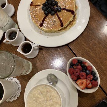 Brunch Cafe-Roselle - oatmeal + blueberry pancakes - Breakfast & Brunch Near Me - Roselle, Illinois