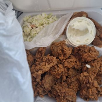 B & J's Steaks & Seafood - Fried oysters and coleslaw. - Seafood Near Me - Darien, Georgia
