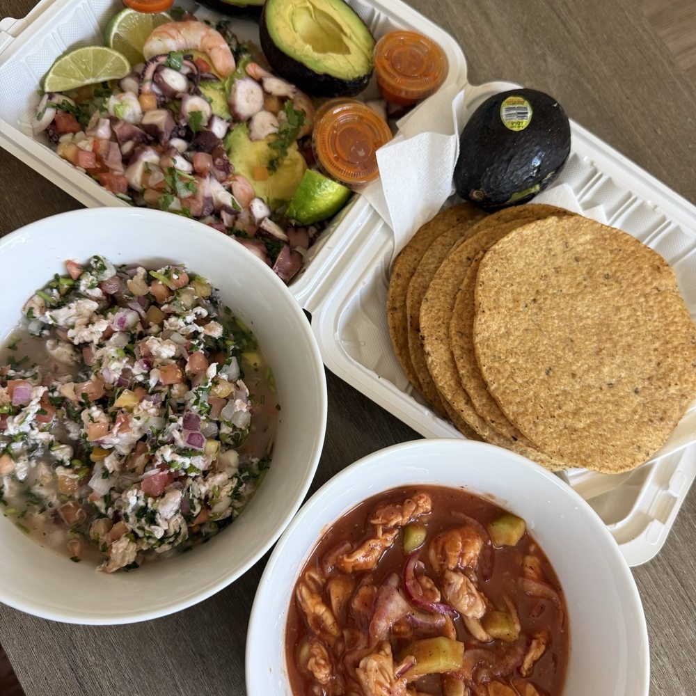 Shrimp ceviche. Ceviche mixto. Aguachile